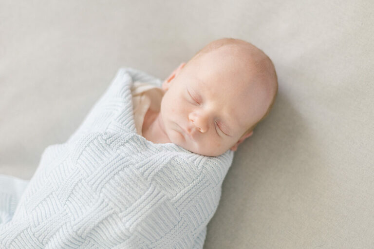 How to take your own newborn photos at home 1