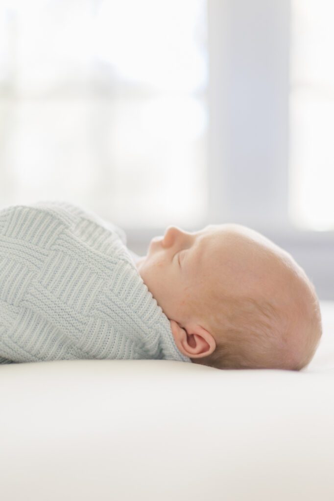 How to take your own newborn photos at home 7