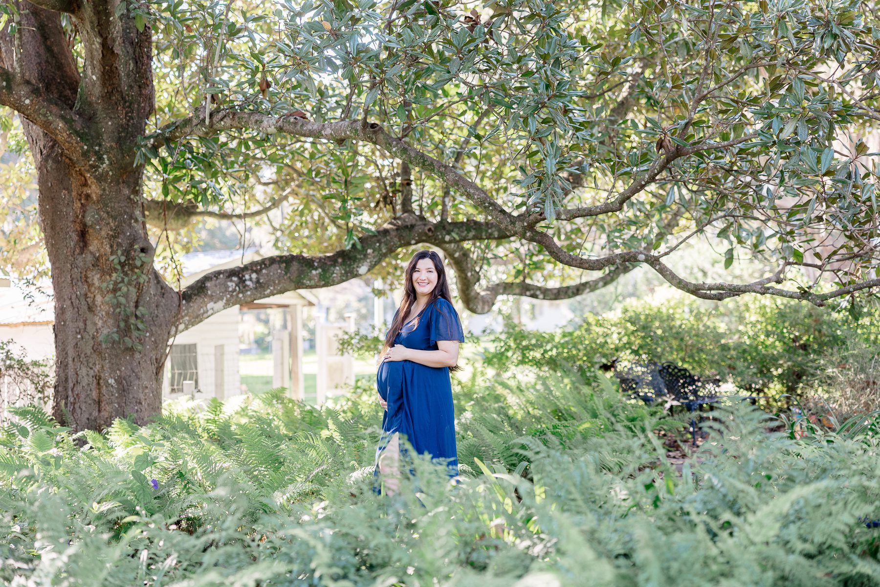 Best photoshoot locations, Tallahassee maternity photography - Maternity mom navy dress under arch of green tree